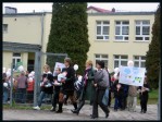 Kolumna marszu wysz�a spod Szko�y Podstawowej w Zelczynie