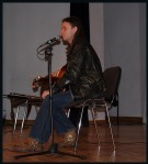 Artysta w bardzo realistyczny spos�b przedstawi� m�odzie�y swoje do�wiadczenia w walce z narkomani� o samego siebie