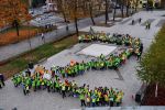 „Id� odblaskowo z ca�� moj� szko��” happening „Dw�jki” 